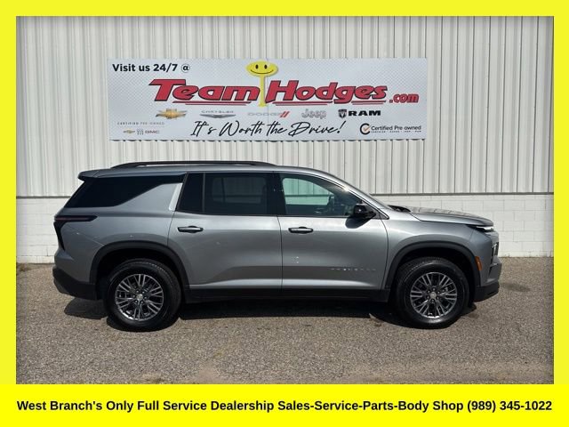 Used 2025 Chevrolet Traverse LT