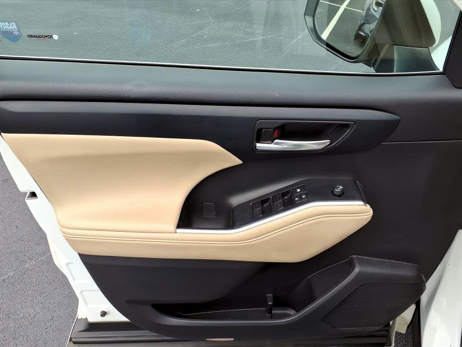 Used 2023 Toyota Highlander XLE image 17