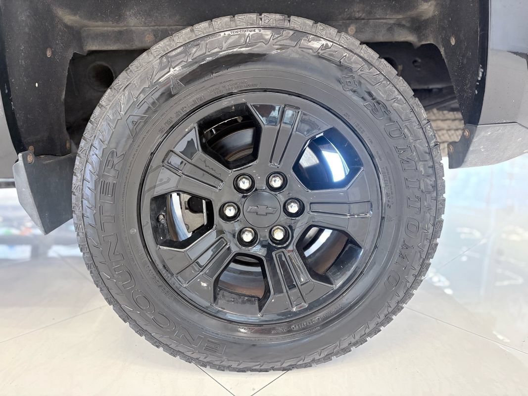 Used 2017 Chevrolet Silverado 1500 LT w/ Midnight Edition AWD/4WD image 40