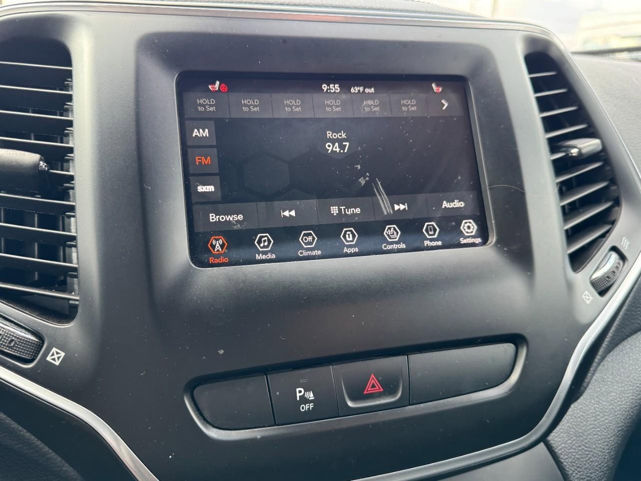 Used 2020 Jeep Cherokee Latitude Plus image 19