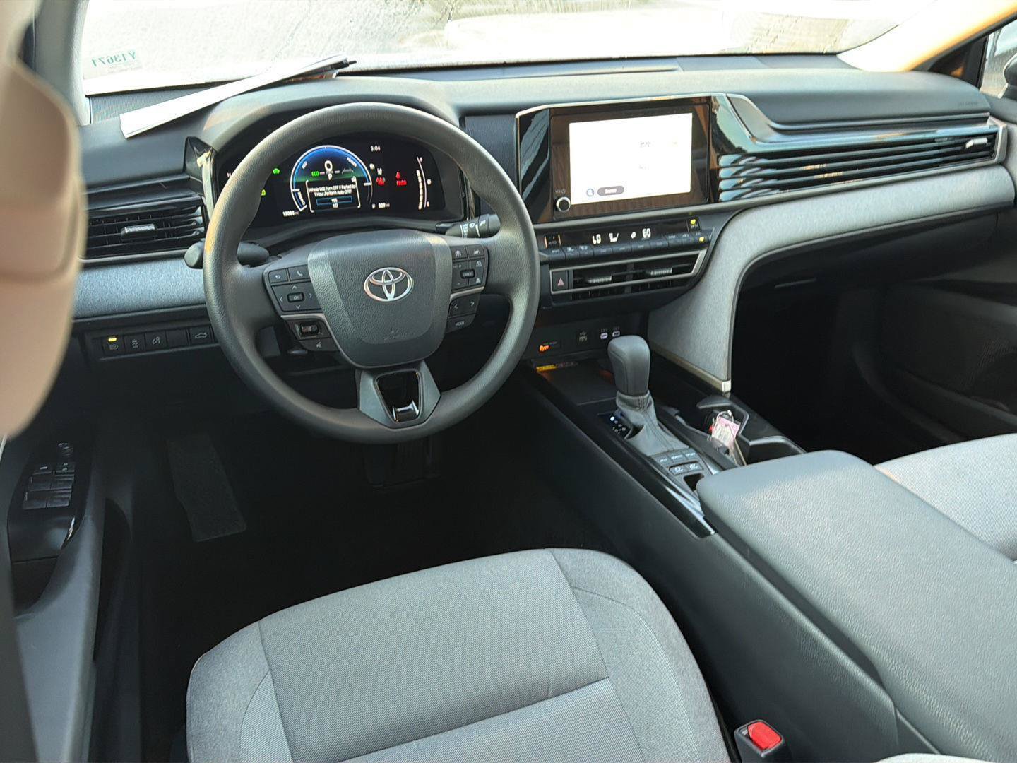 Used 2025 Toyota Camry LE w/ Convenience Package FWD image 18