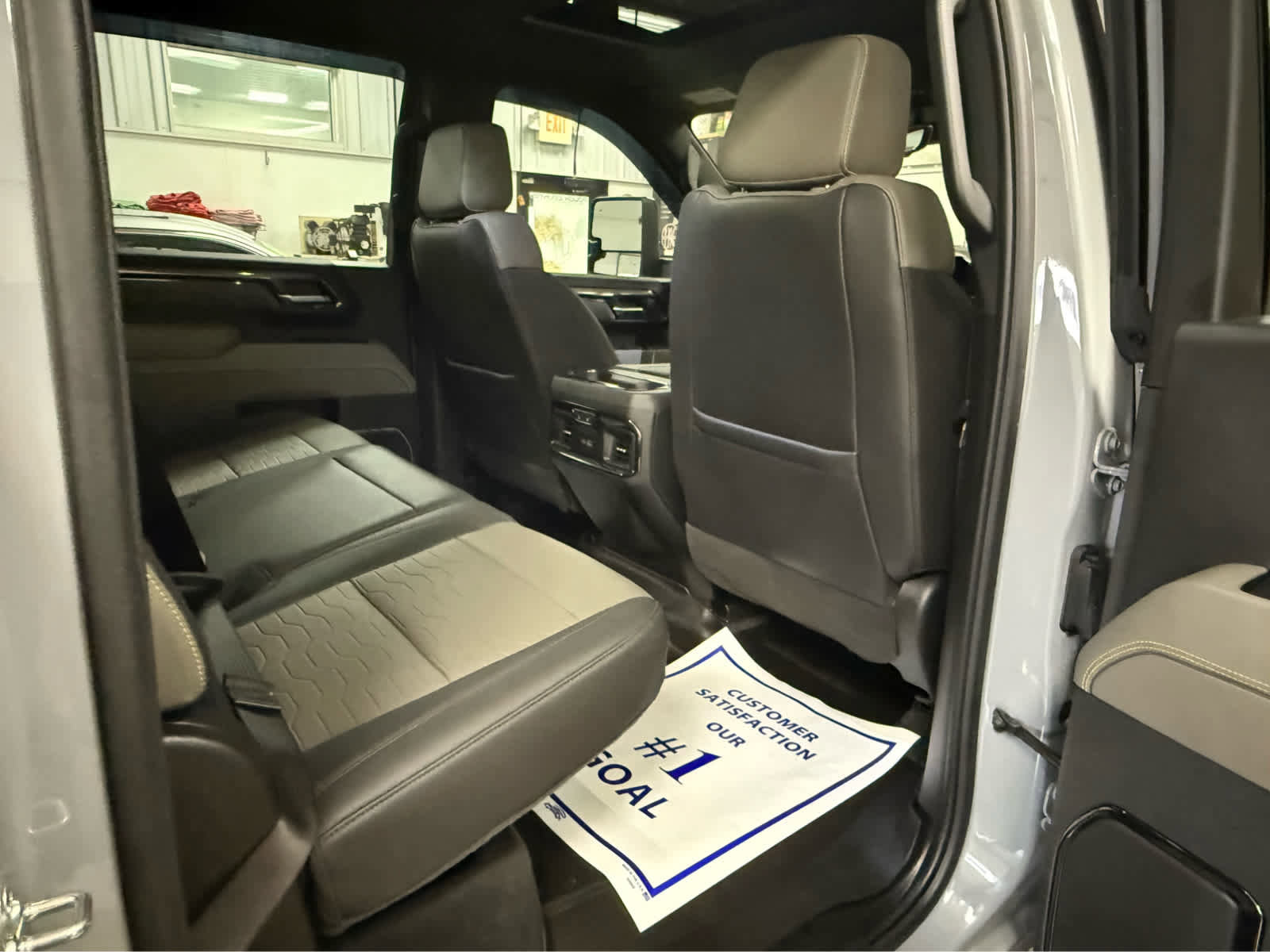 Used 2025 Chevrolet Silverado 2500 ZR2 w/ Technology Package image 25