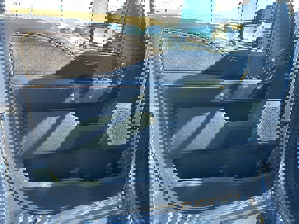 Used 2024 Ford F450 Platinum w/ FX4 Off-Road Package image 10