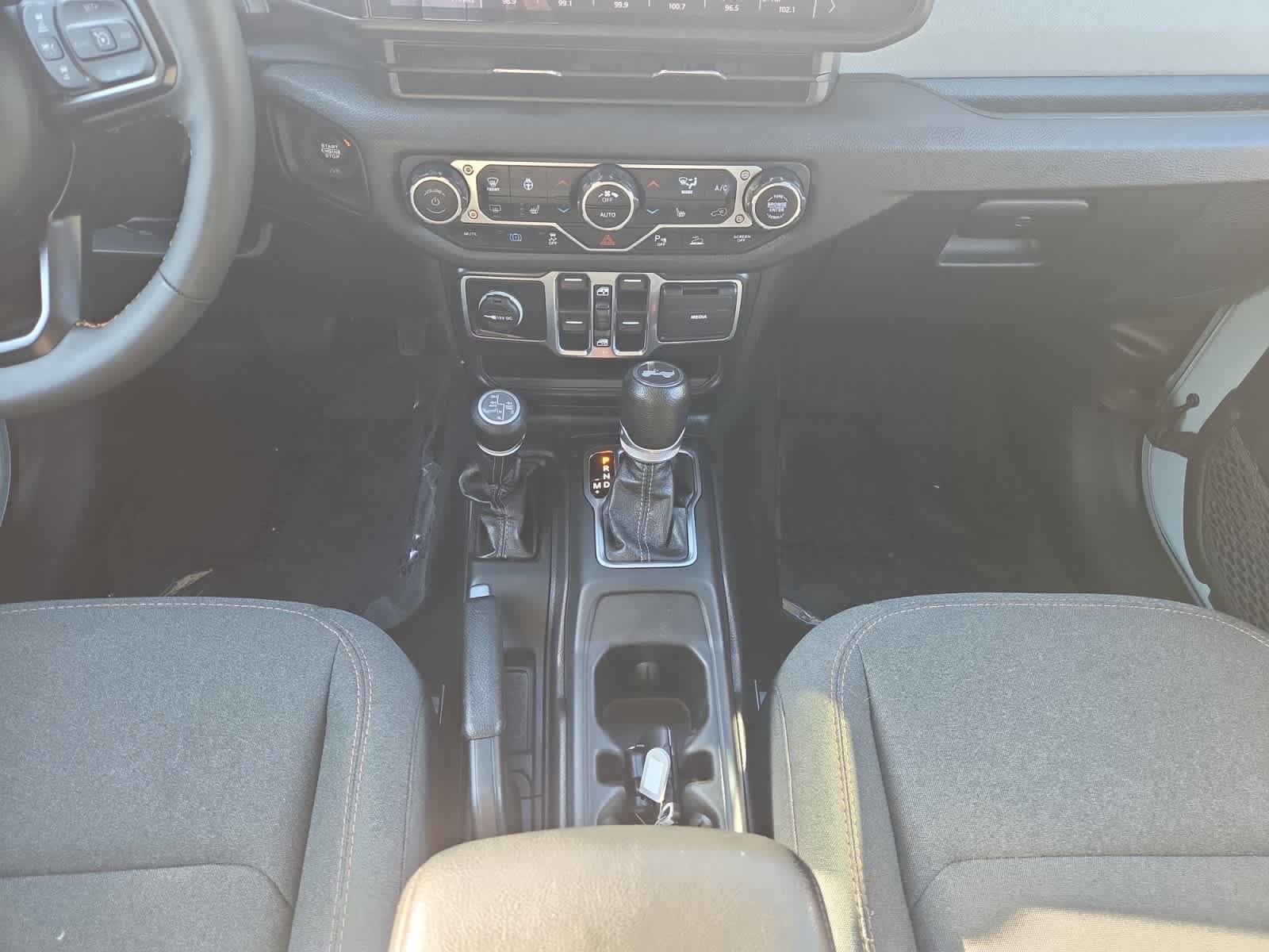 Used 2024 Jeep Wrangler Unlimited w/ Convenience Group AWD/4WD image 15