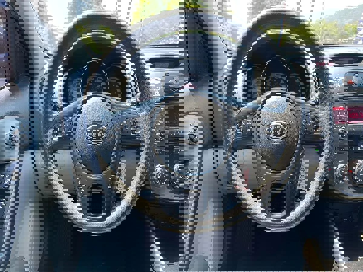 Used 2013 Kia Forte EX image 11