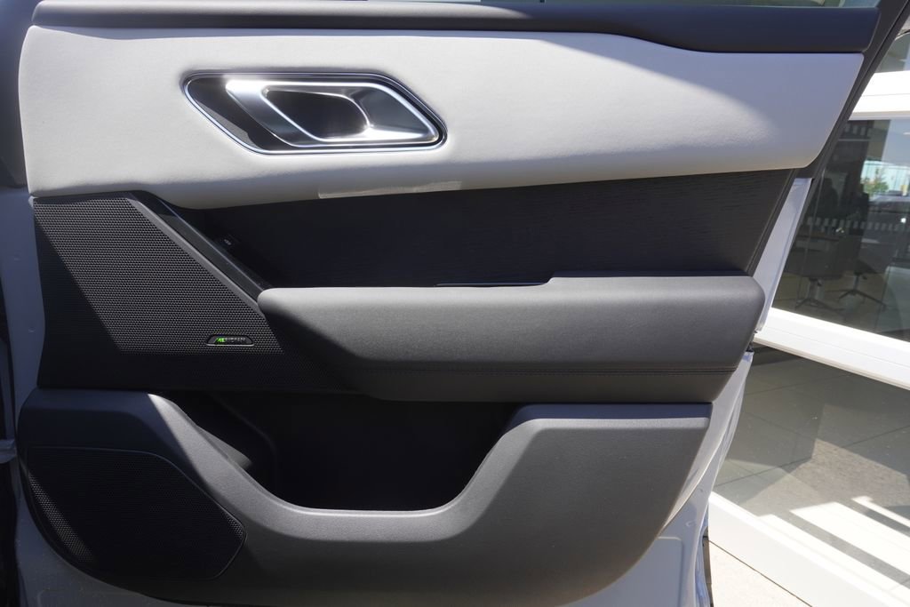 New 2026 Land Rover Range Rover Velar Dynamic SE image 21