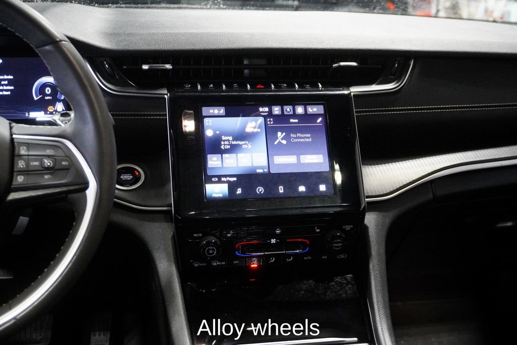 Used 2023 Jeep Grand Cherokee Altitude image 12