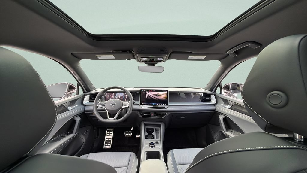 New 2026 Volkswagen Tiguan SE R-Line FWD image 27