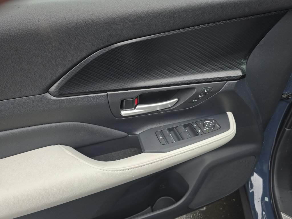 New 2026 Toyota Grand Highlander AWD Hybrid image 13