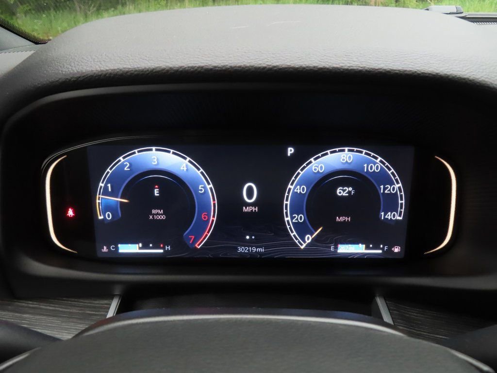 Certified 2024 Jeep Wagoneer L Series II w/ Flexible Seating Group image 26