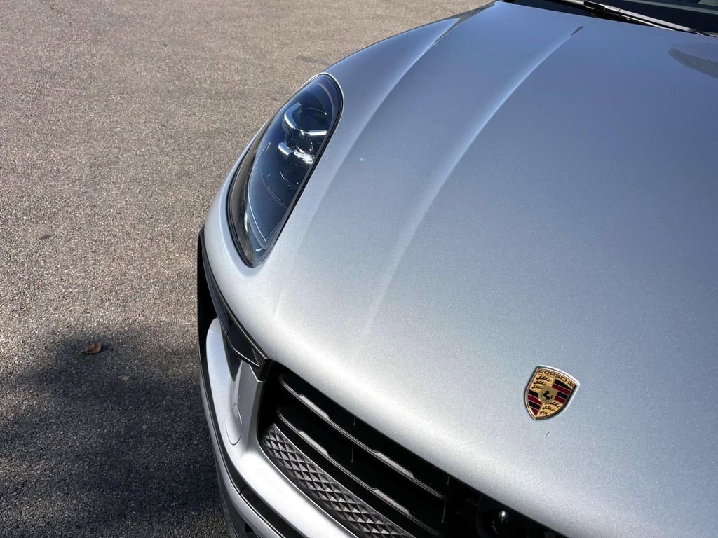 Certified 2025 Porsche Macan image 15