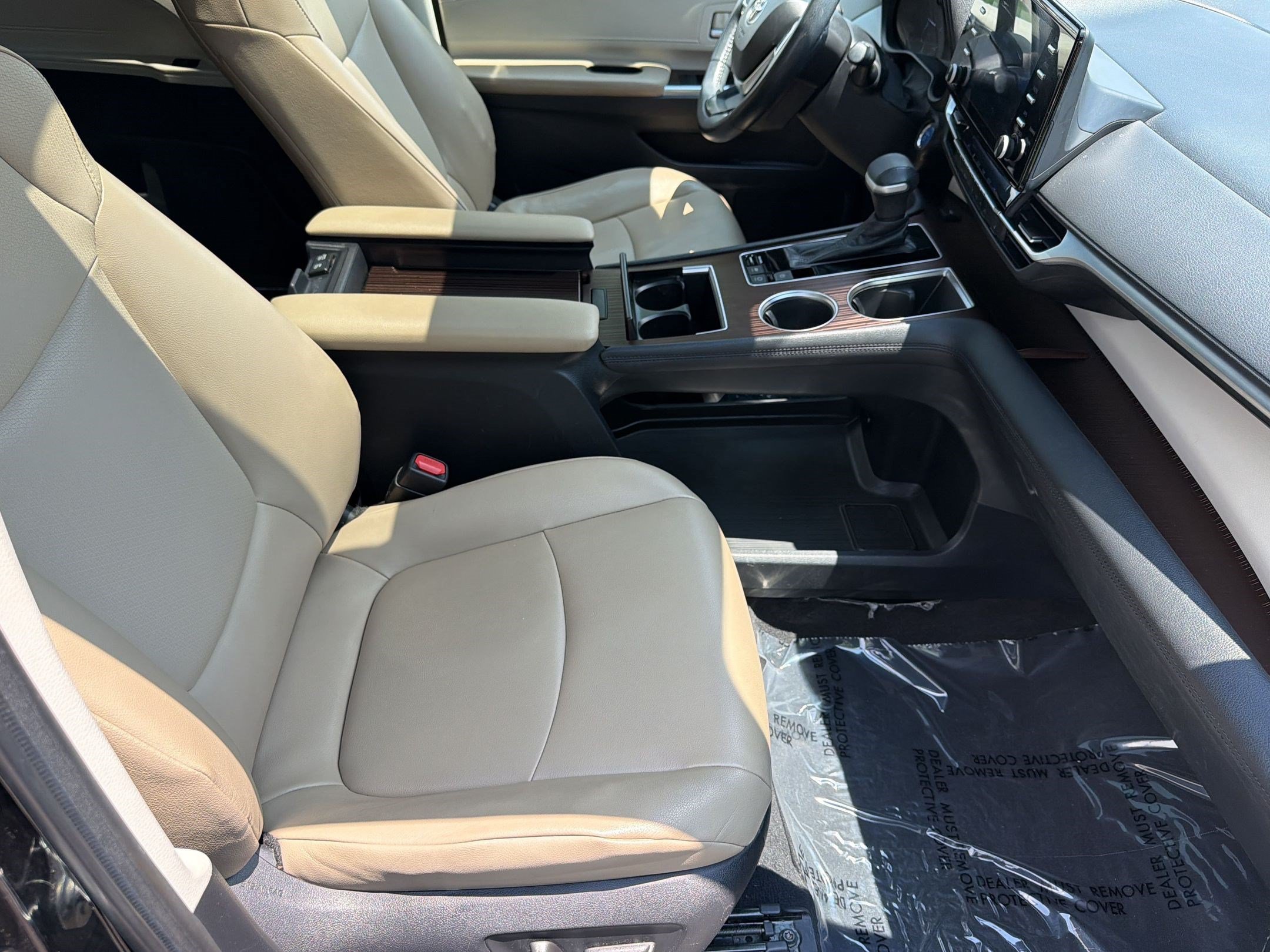 Used 2022 Toyota Sienna XLE FWD image 24