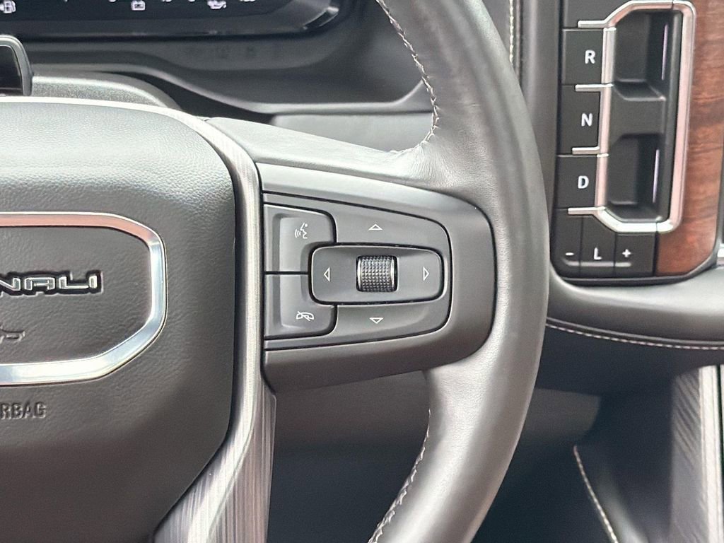 Used 2024 GMC Yukon XL Denali Ultimate AWD/4WD image 10