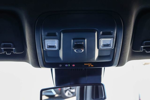Used 2025 Chevrolet Suburban Z71 AWD/4WD image 17