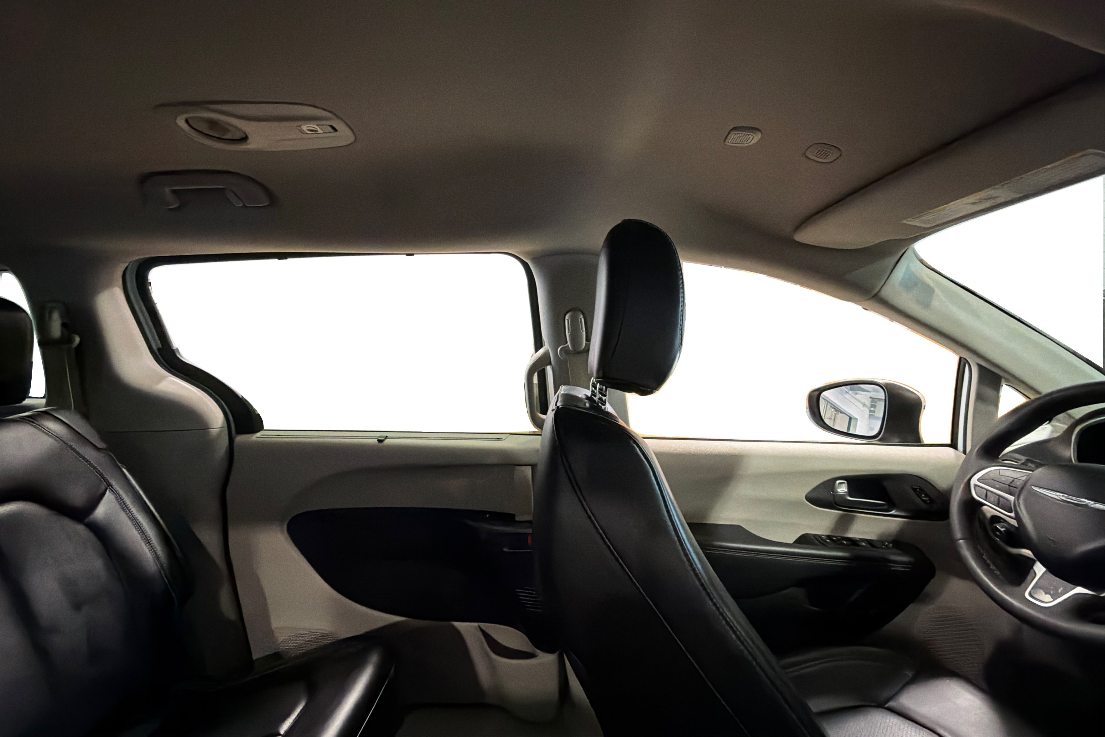 Used 2023 Chrysler Pacifica Touring-L FWD image 42