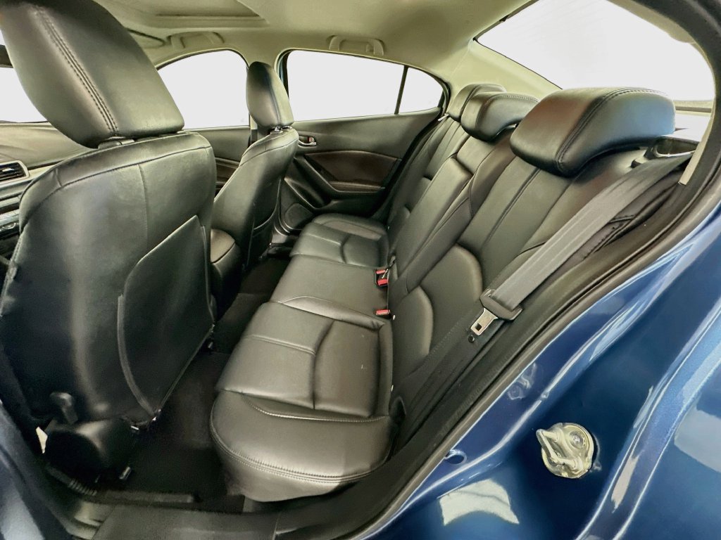 Used 2018 MAZDA MAZDA3 Touring FWD image 33