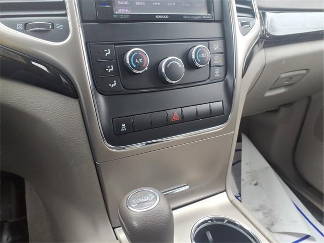 Used 2012 Jeep Grand Cherokee Laredo w/ Laredo E Group image 19