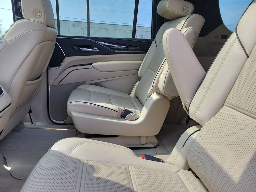 Used 2022 Cadillac Escalade ESV Premium Luxury AWD/4WD image 10