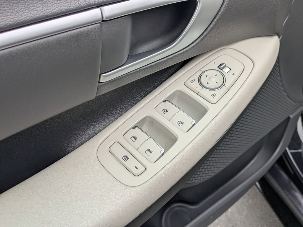Used 2025 Hyundai Sonata SEL FWD image 15