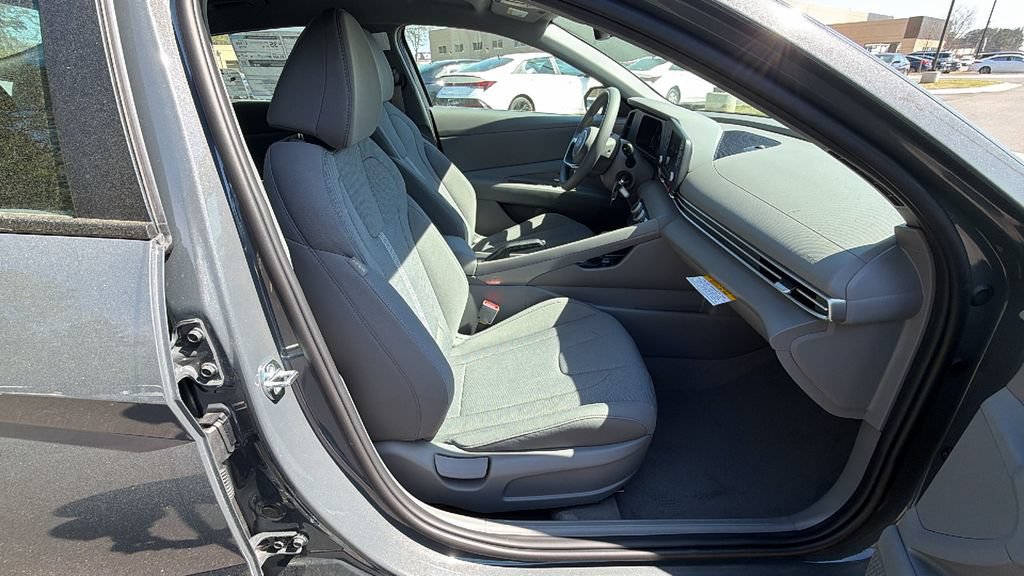 New 2026 Hyundai Elantra SE FWD image 14
