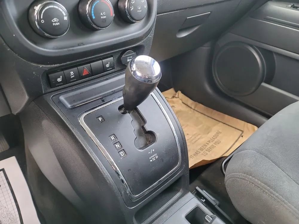 Used 2014 Jeep Patriot Latitude w/ Sun/Sound Group AWD/4WD image 15