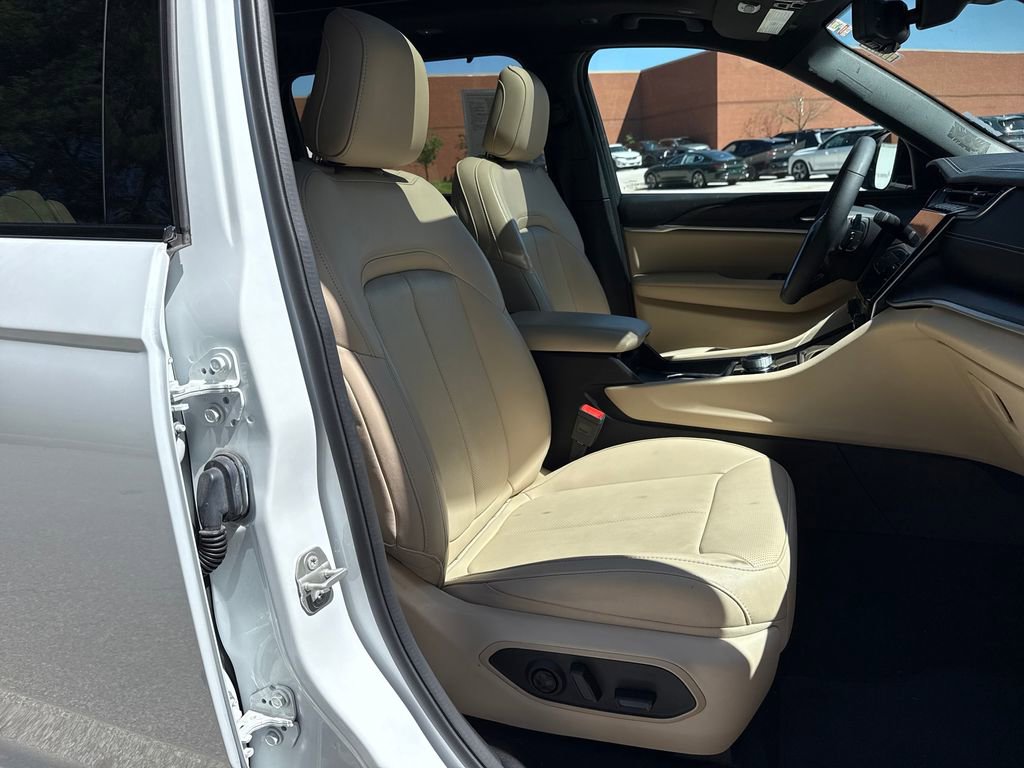 Used 2024 Jeep Grand Cherokee L Limited w/ Luxury Tech Group II AWD/4WD image 33