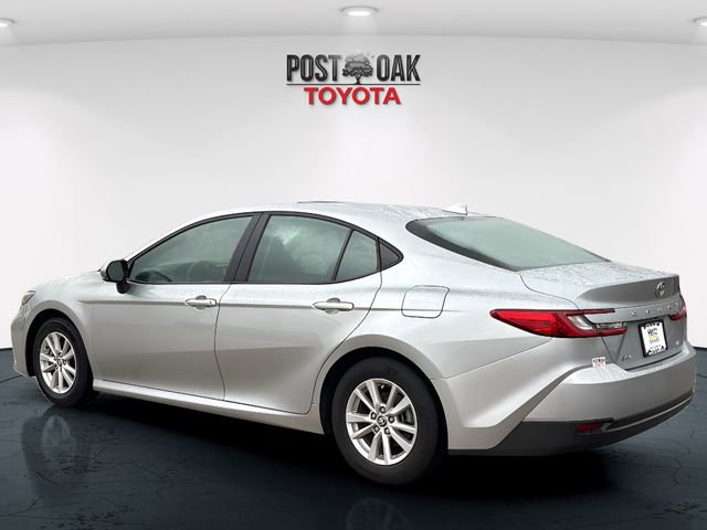 Used 2025 Toyota Camry LE image 5