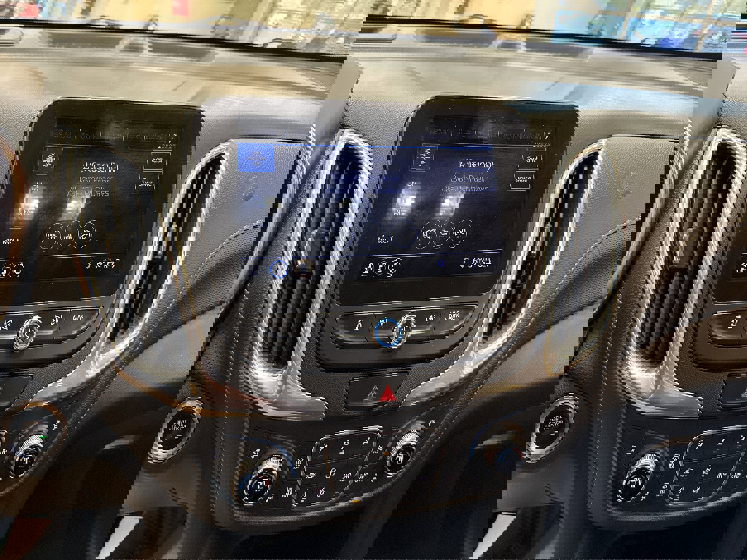 Used 2020 Chevrolet Equinox Premier image 37