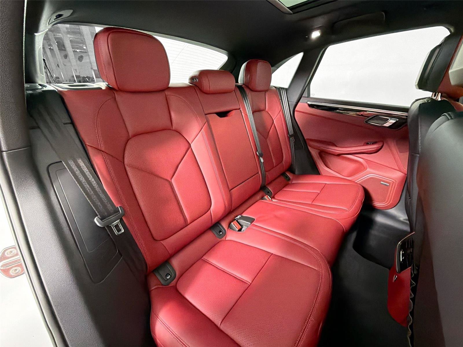 Certified 2025 Porsche Macan S AWD/4WD image 27