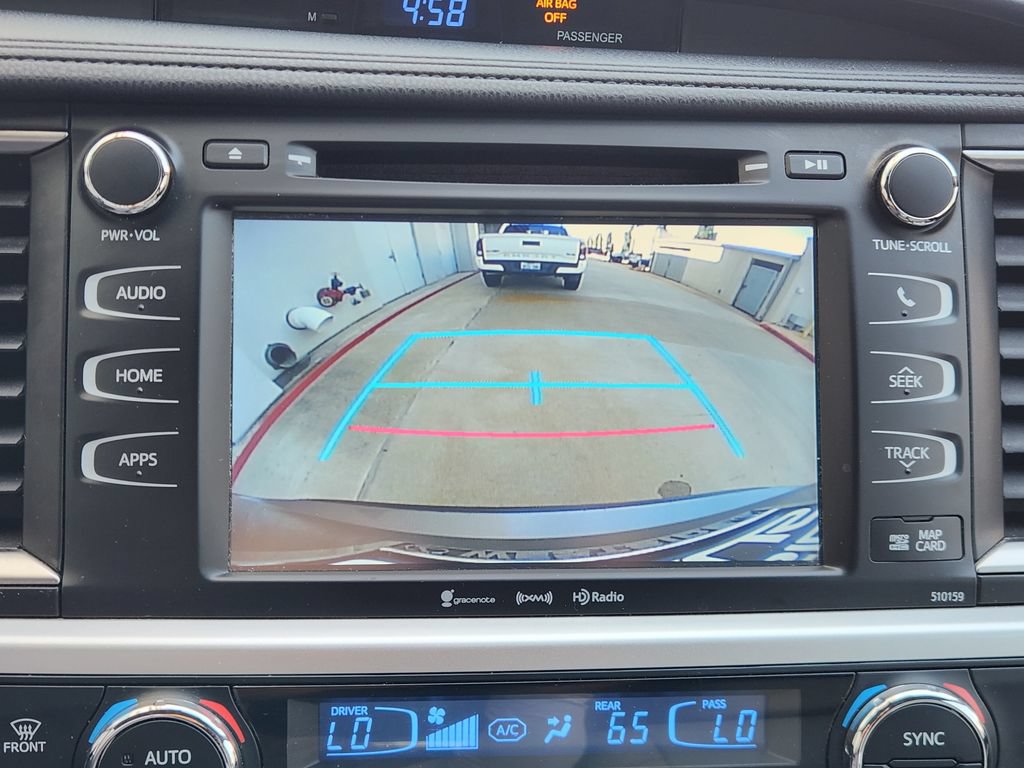 Used 2016 Toyota Highlander XLE FWD image 17