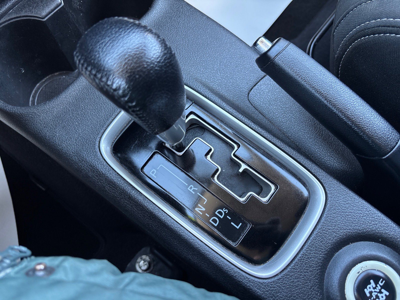Used 2016 Mitsubishi Outlander SE AWD/4WD image 34