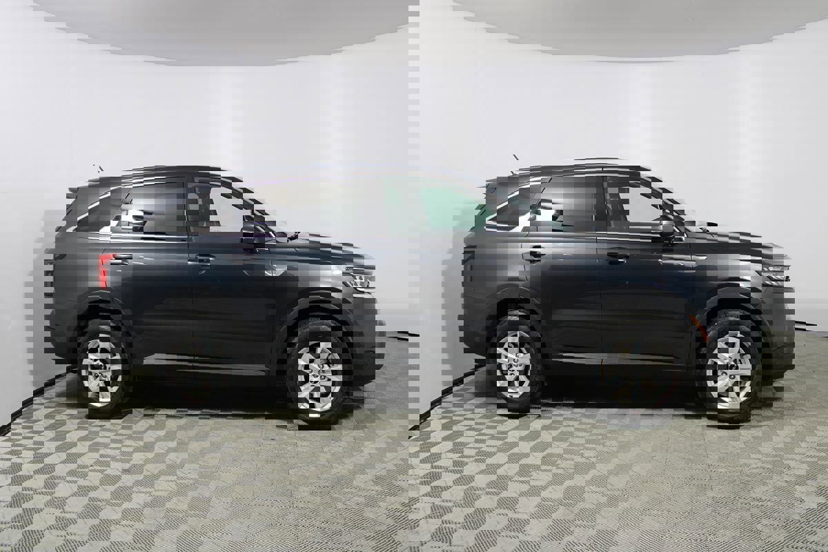 Used 2023 Kia Sorento LX image 15