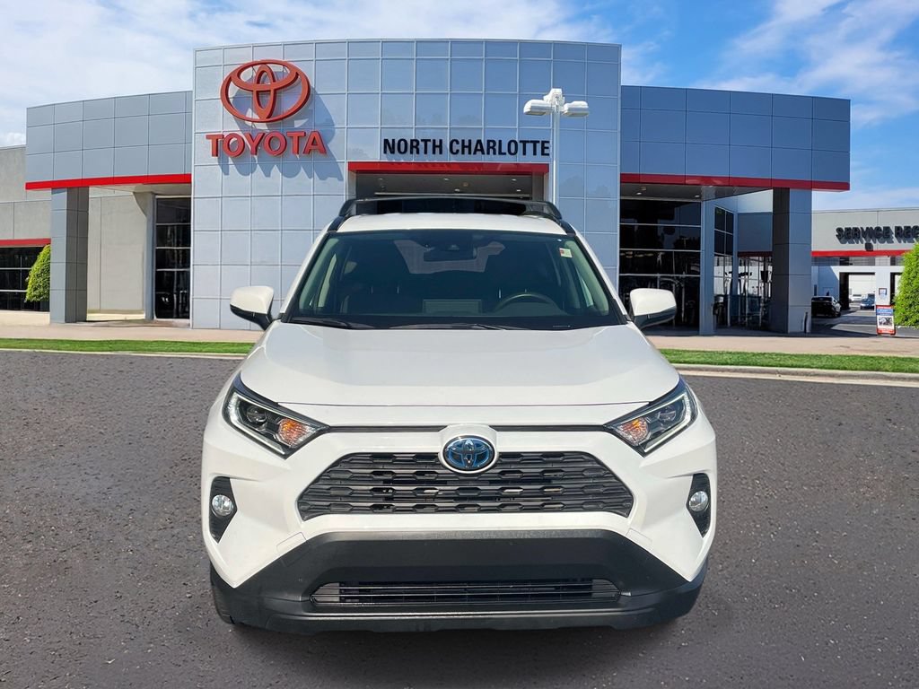 Used 2021 Toyota RAV4 XLE w/ XLE Grade Weather Package AWD/4WD image 3