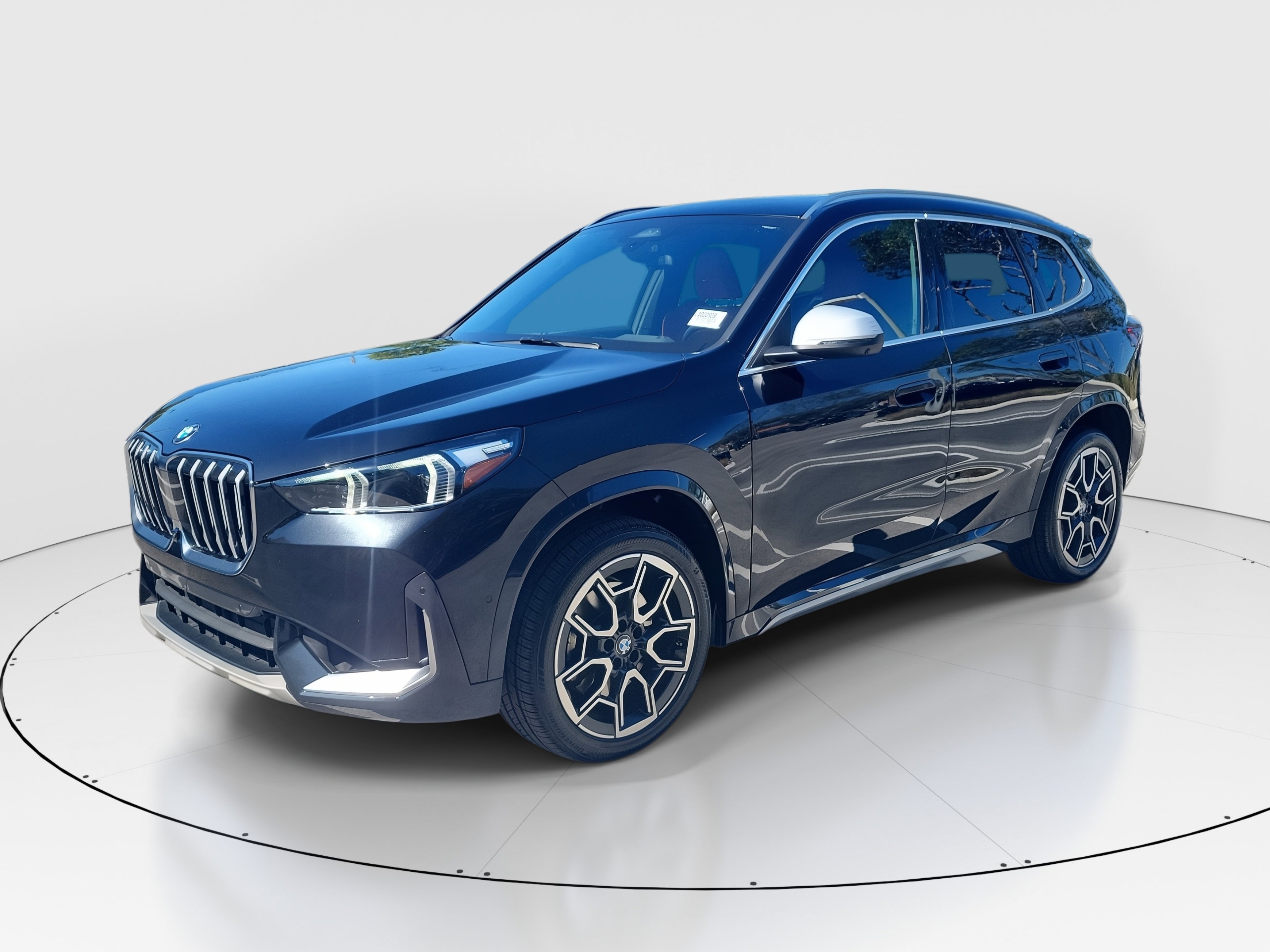Used 2023 BMW X1 xDrive28i w/ Premium Package image 3