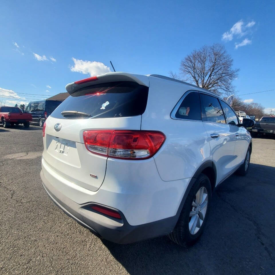 Used 2016 Kia Sorento AWD image 5