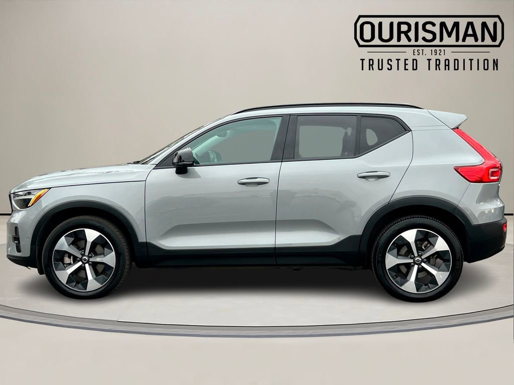 Used 2024 Volvo XC40 B5 Plus w/ Climate Package image 3