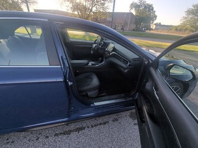 Used 2024 Toyota Camry SE w/ Audio Upgrade Package FWD image 3