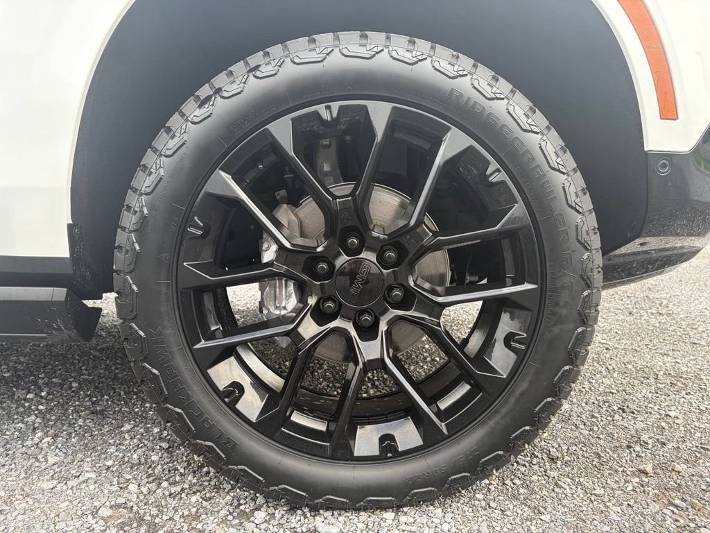 Used 2026 GMC Yukon AT4 Ultimate w/ LPO, Floor Liner Package AWD/4WD image 26