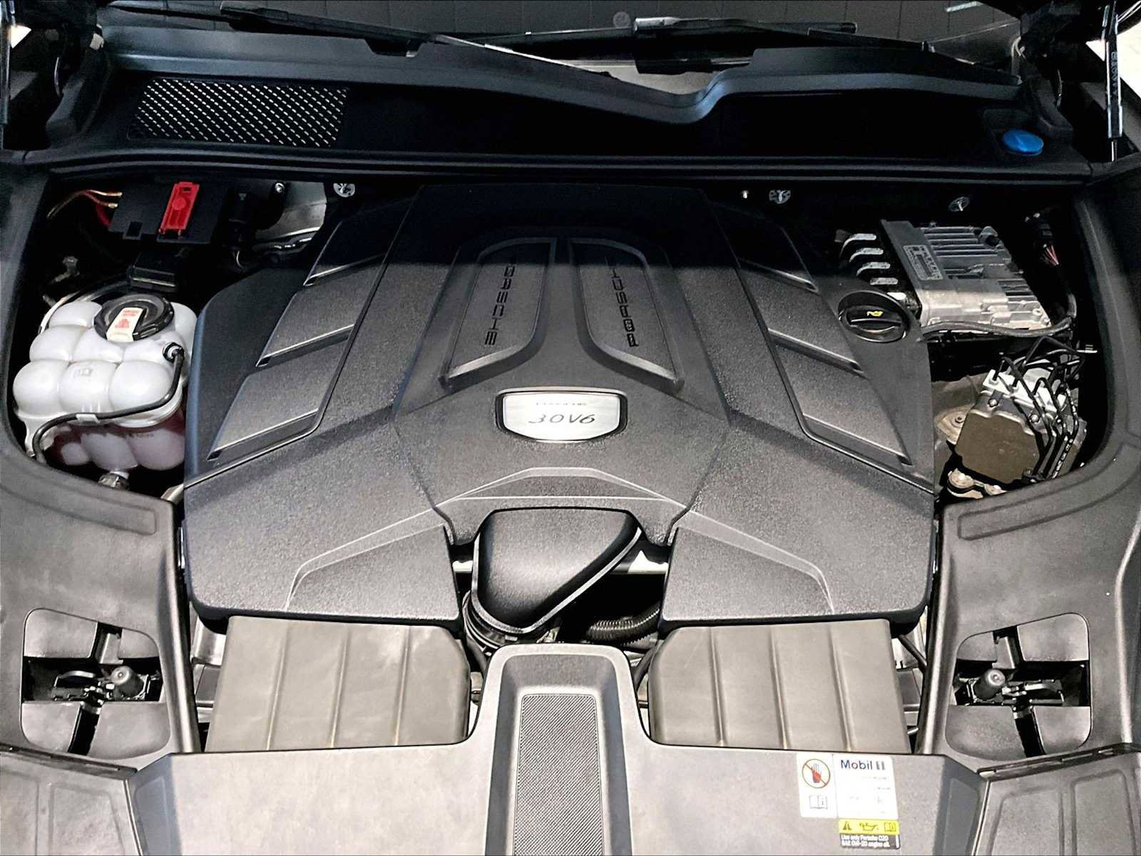 Used 2023 Porsche Cayenne Platinum Edition image 24