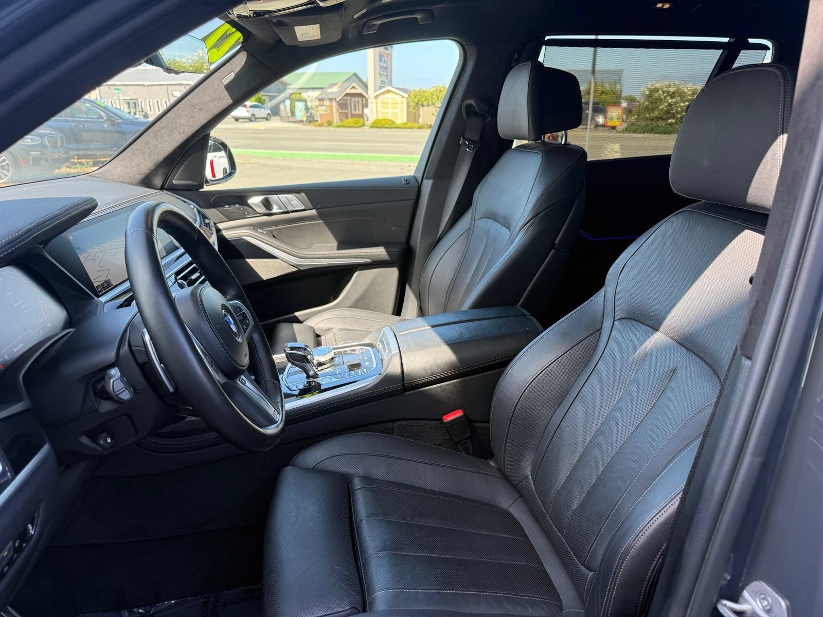 Used 2022 BMW X7 M50i AWD/4WD image 14
