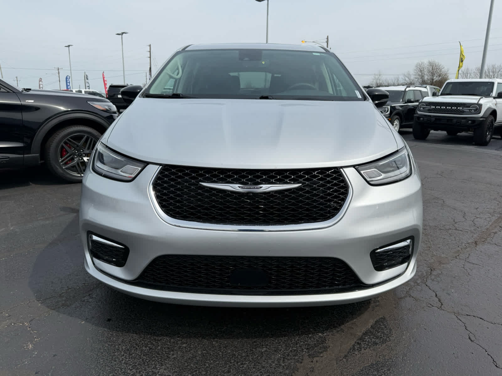 Used 2024 Chrysler Pacifica Limited FWD image 25