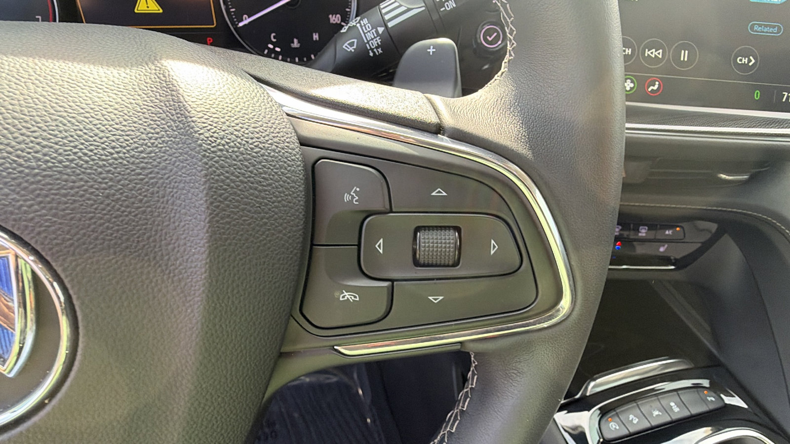 Used 2023 Buick Envision Essence w/ Sport Touring Package image 28