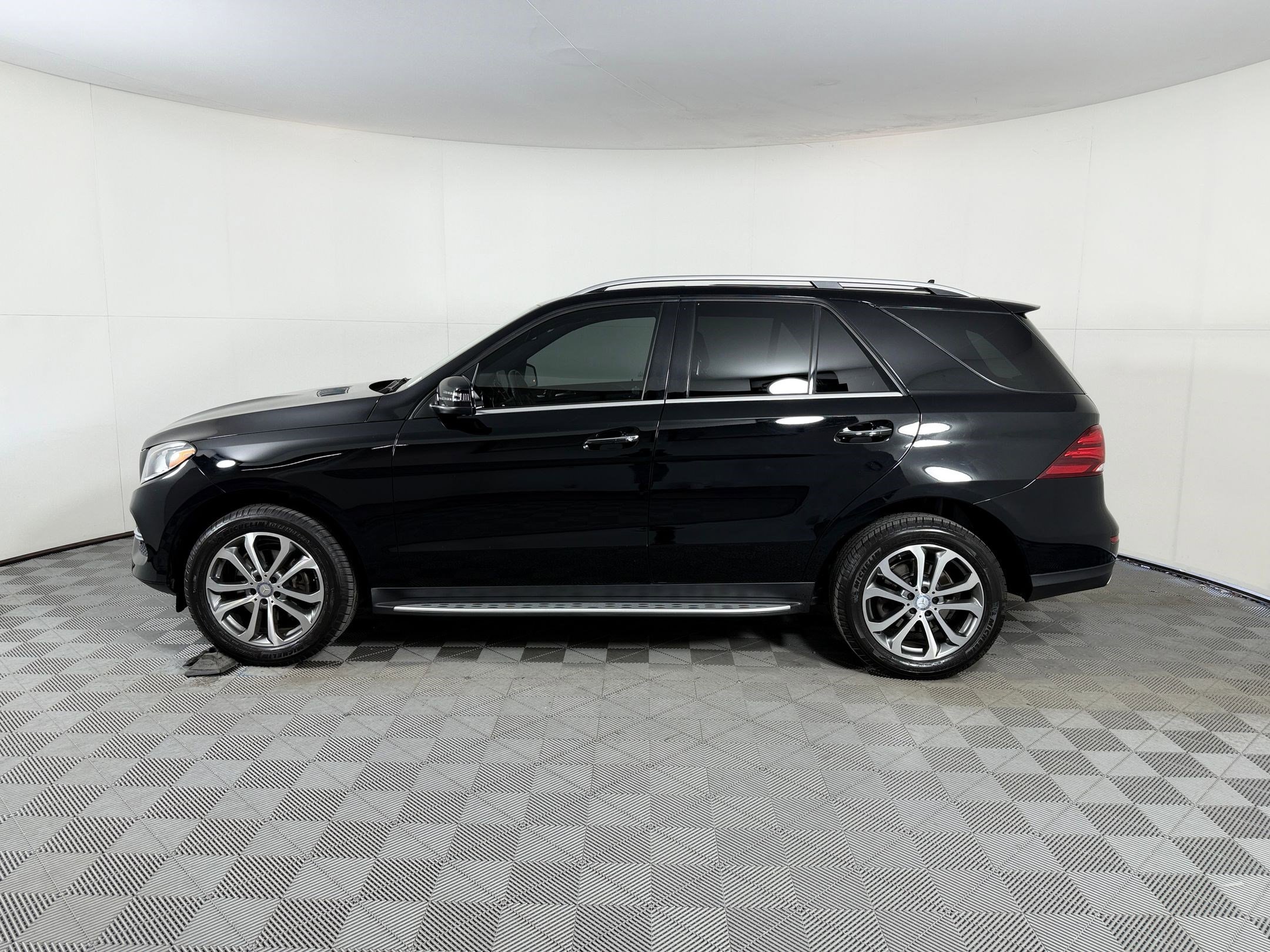 Used 2017 Mercedes-Benz GLE 350 image 2