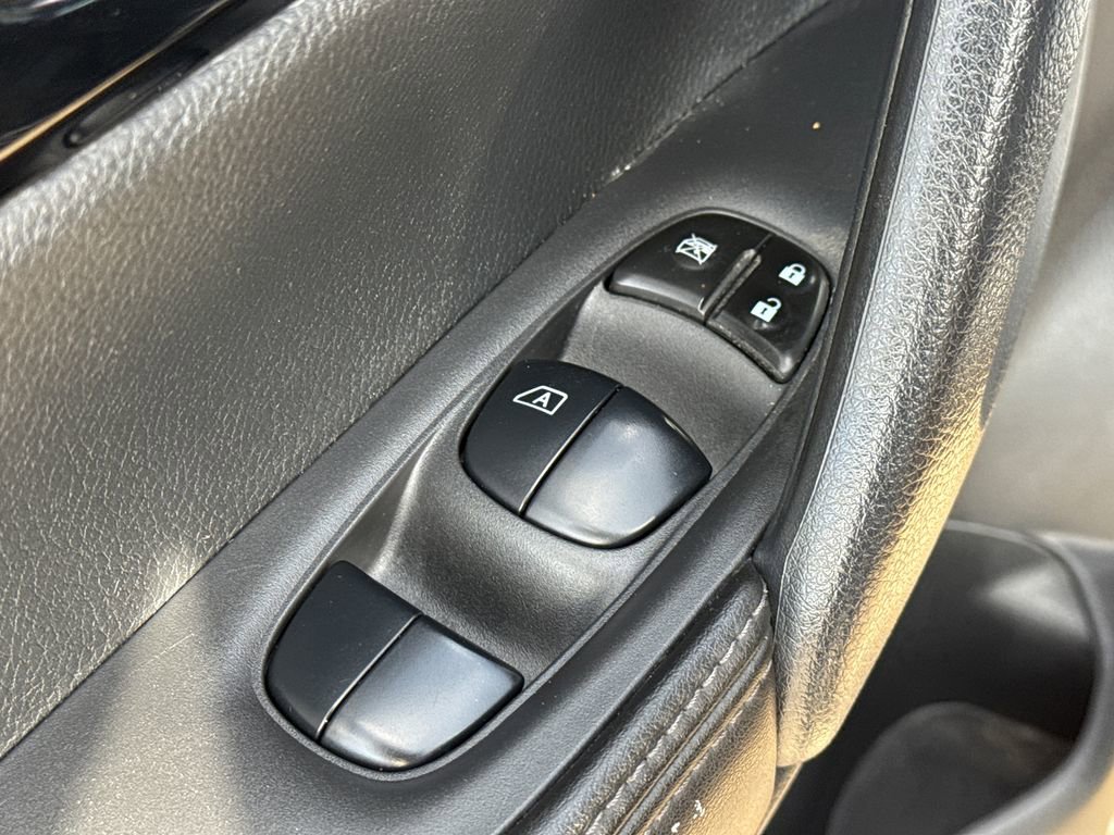 Used 2022 Nissan Rogue Sport SL image 19