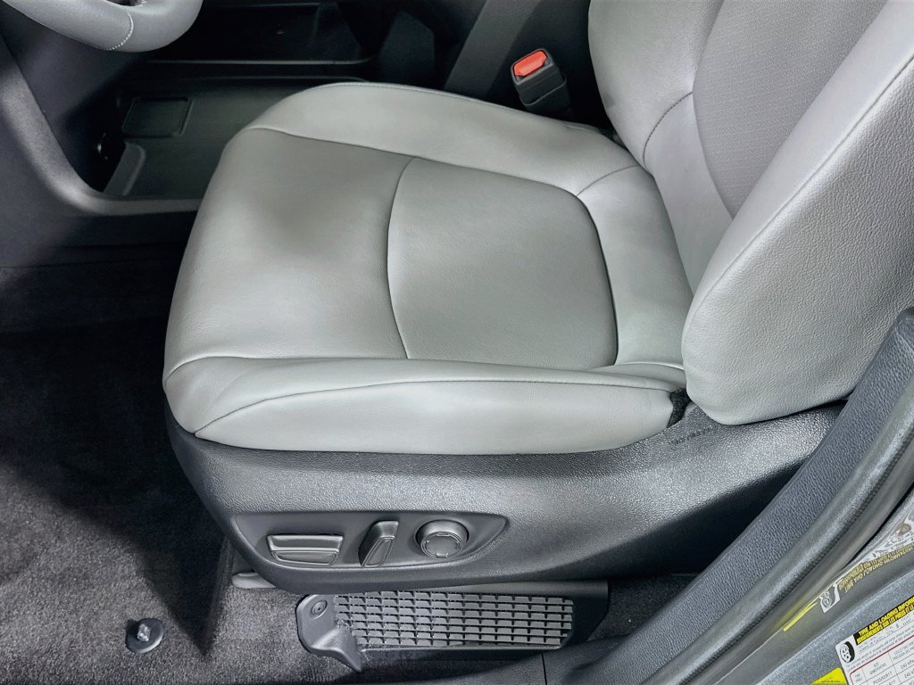 Used 2026 Toyota Sienna XLE FWD image 20