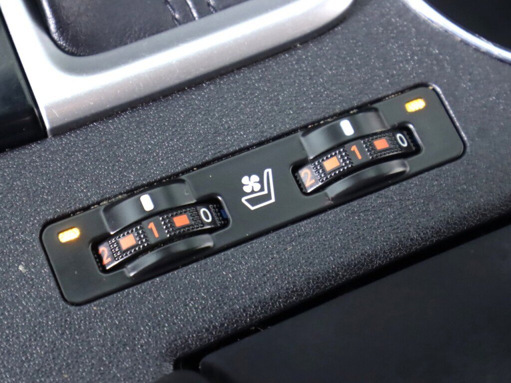 Used 2019 Toyota Highlander Limited AWD/4WD image 25