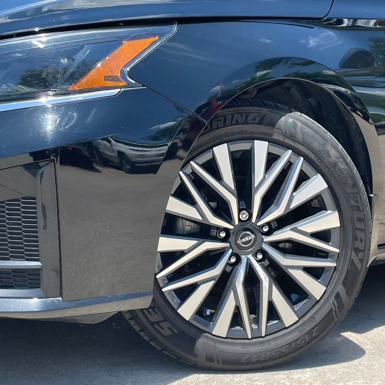 Used 2024 Nissan Altima 2.5 SV FWD image 9