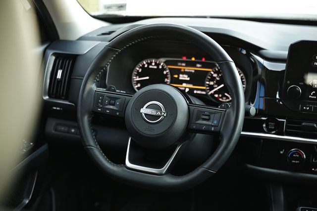 Used 2025 Nissan Pathfinder SL image 27