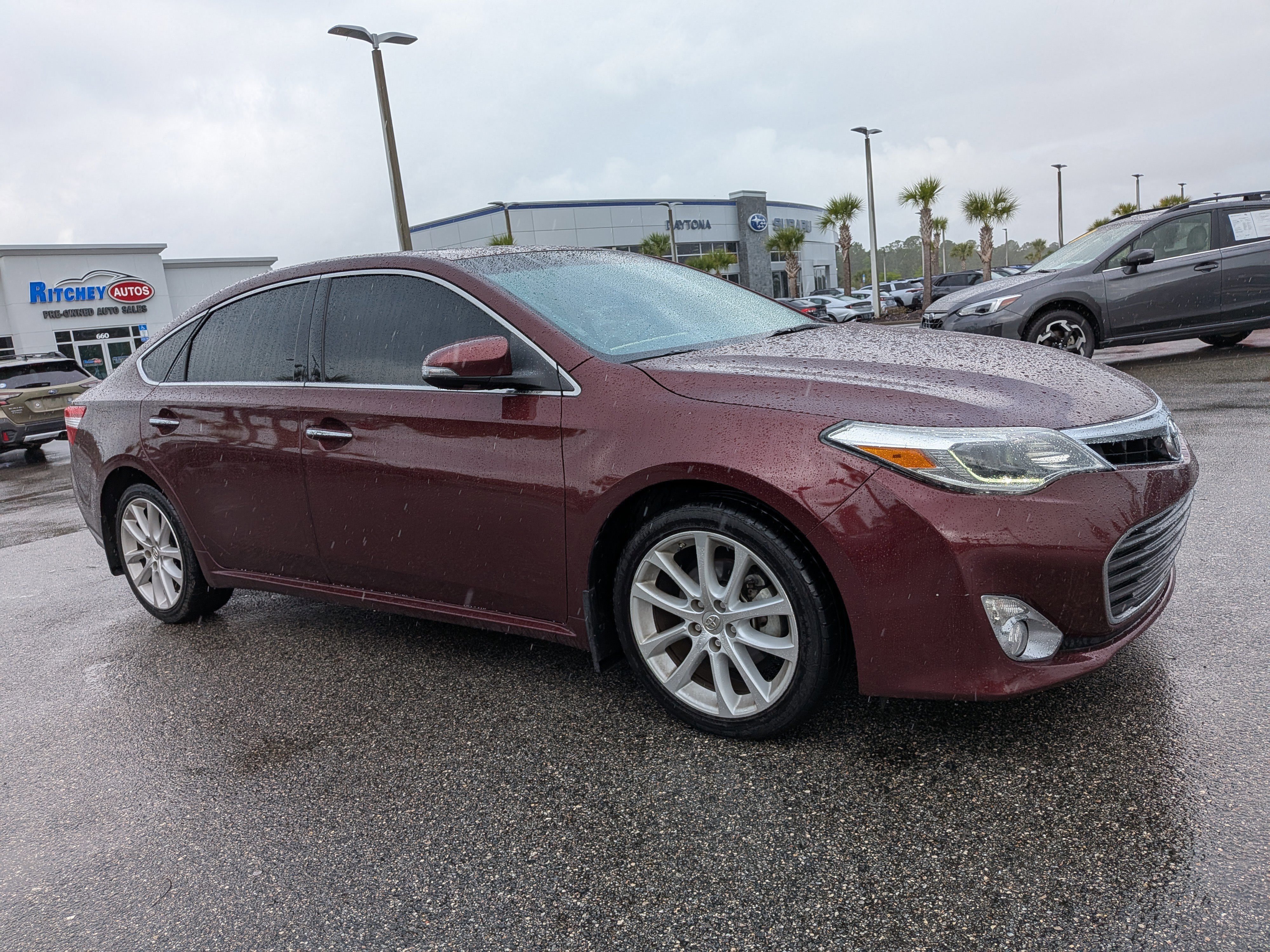 Used 2014 Toyota Avalon Limited FWD image 2