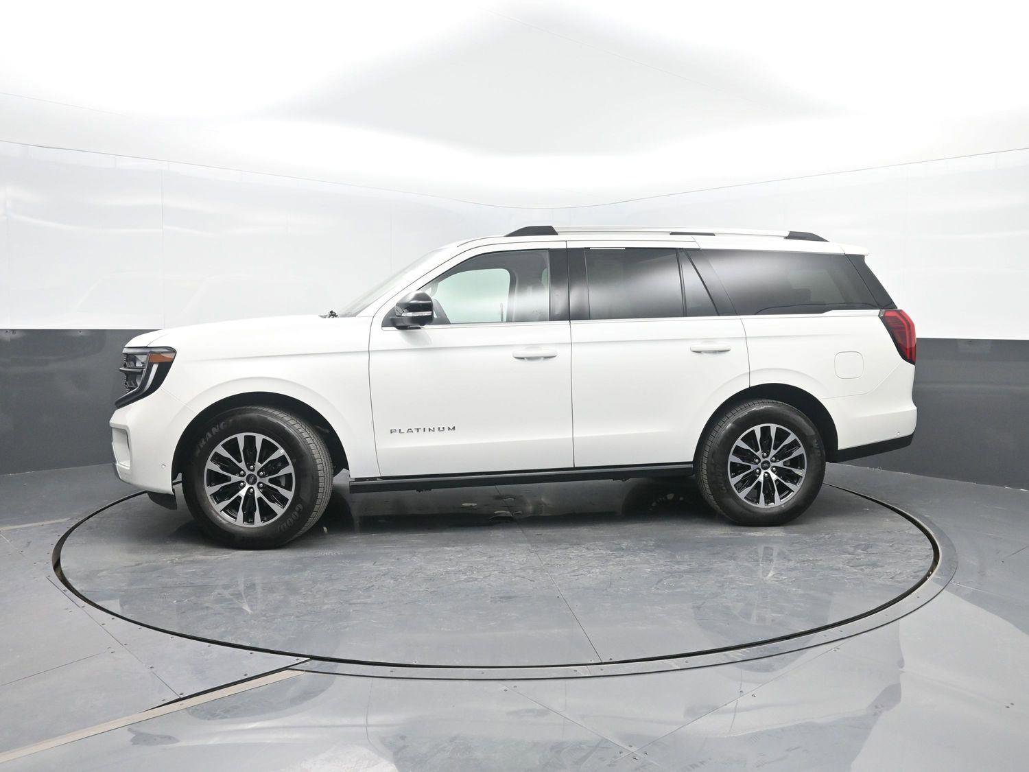 Used 2025 Ford Expedition Platinum image 1